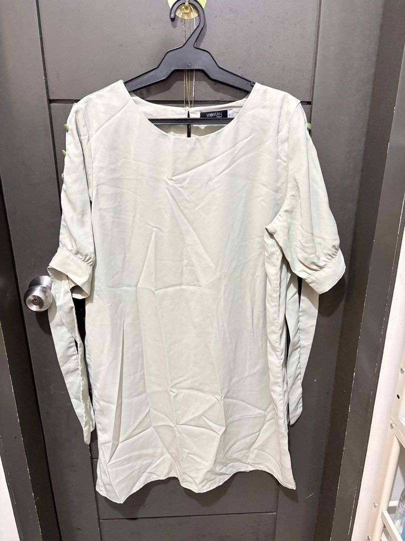 Woman Prima Blouse - Size S (Category: Blouses) located in Quezon City. Submitted by ceeceee_ (Listing ID 1427554916, Image 1). Description: .