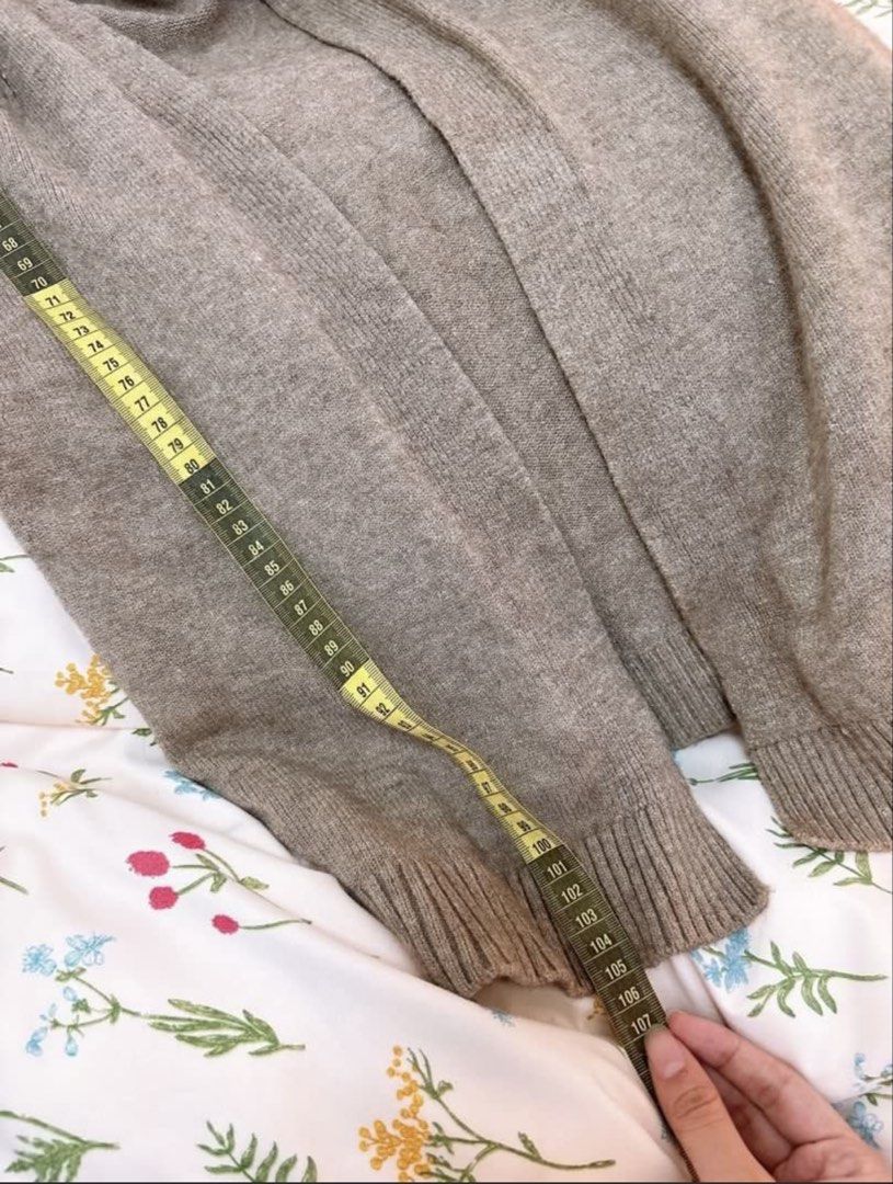 Wool Jacket (Category: Coats, Jackets and Outerwear) located in Singapore. Submitted by kinekosells (Listing ID 1427487201, Image 2). Description: Perfect full length thick cardigan if you’re below 160cm - extremely difficult to get cute warm clothings for petite ladies 🥲 and this fits perfectly cuz I’m 156cm in the pic Great for pairing & layering if you’re travelling to autumn-spring weather countries. Material is thick enough to keep warm, ye