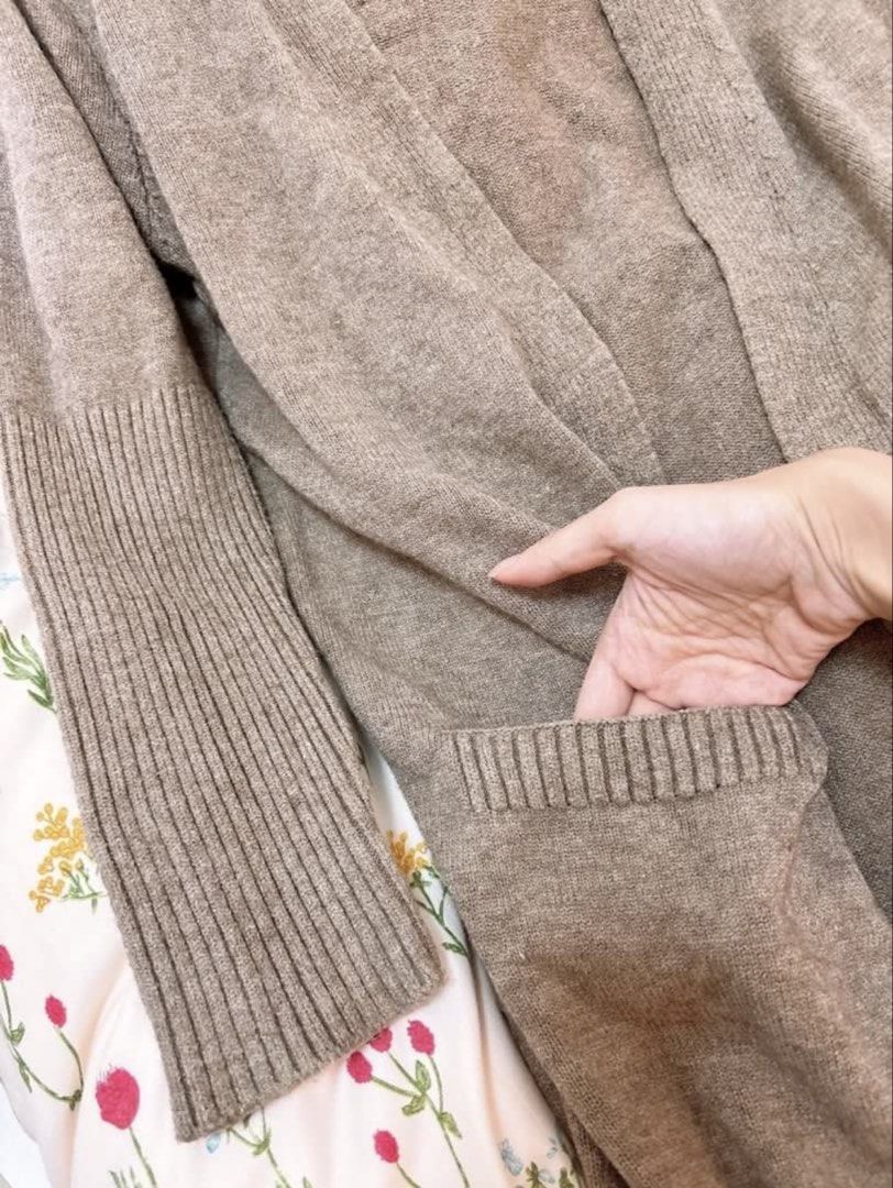 Wool Jacket (Category: Coats, Jackets and Outerwear) located in Singapore. Submitted by kinekosells (Listing ID 1427487201, Image 3). Description: Perfect full length thick cardigan if you’re below 160cm - extremely difficult to get cute warm clothings for petite ladies 🥲 and this fits perfectly cuz I’m 156cm in the pic Great for pairing & layering if you’re travelling to autumn-spring weather countries. Material is thick enough to keep warm, ye
