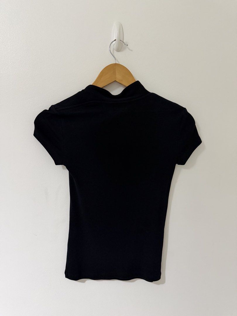 Zara Black Cut-Out Top (Category: Sleeveless) located in Makati City. Submitted by bellestylespace (Listing ID 1427592812, Image 3). Description: Small Used a few times only Item is in good condition MOP: BPI/BDO/GCash.