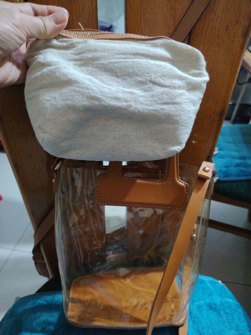 Zara Clear Tote Bag with Inner Pouch (Category: Tote Bags) located in Taguig. Submitted by rthreeangel (Listing ID 1427504918, Image 2). Description: Pm n lng po for more pic. .