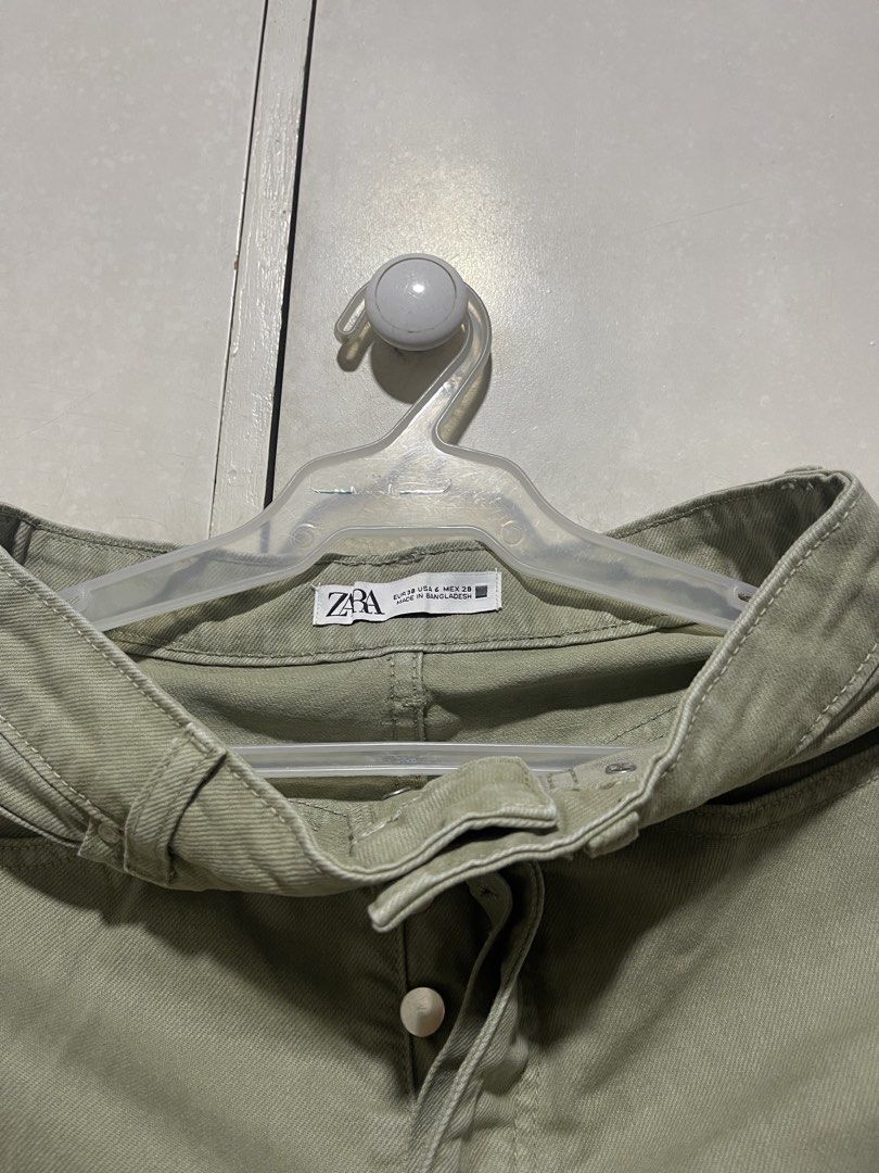 Zara High-Waisted Shorts (Category: Shorts) located in Quezon City. Submitted by lespyjamas (Listing ID 1427529932, Image 2). Description: - high-waisted shorts. - button and zipper closure. - two front pockets and a classic design. - color: muted green. - Perfect for casual wear. .