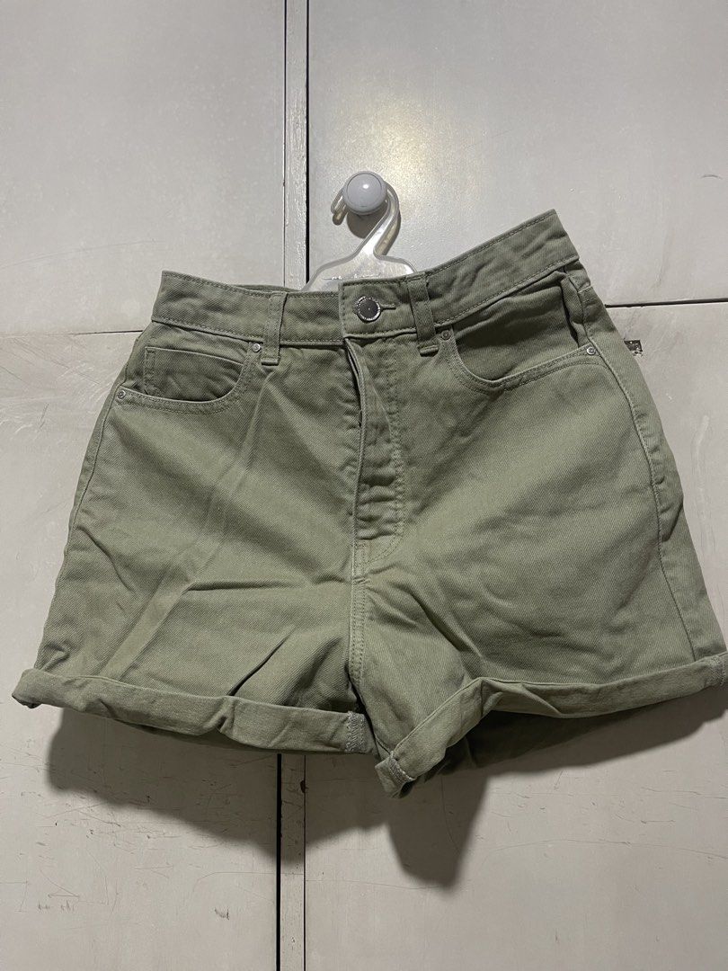 Zara High-Waisted Shorts (Category: Shorts) located in Quezon City. Submitted by lespyjamas (Listing ID 1427529932, Image 1). Description: - high-waisted shorts. - button and zipper closure. - two front pockets and a classic design. - color: muted green. - Perfect for casual wear. .