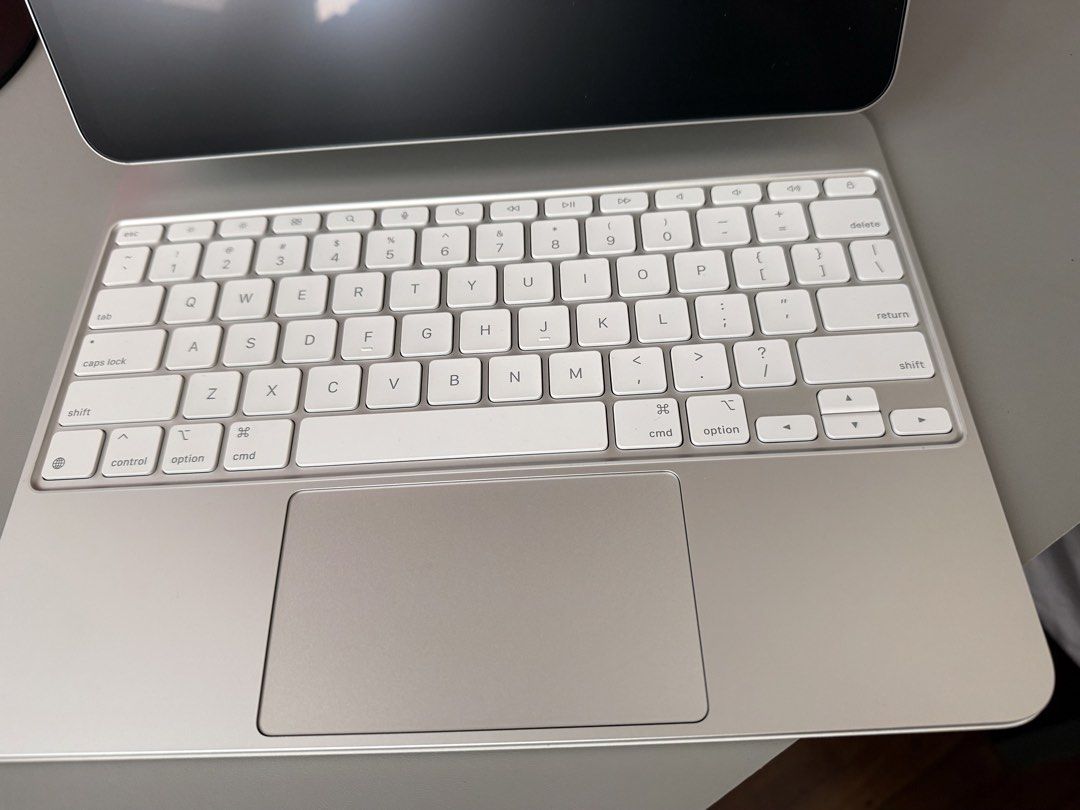 Apple iPad Pro 13” with Magic Keyboard460300267595376641