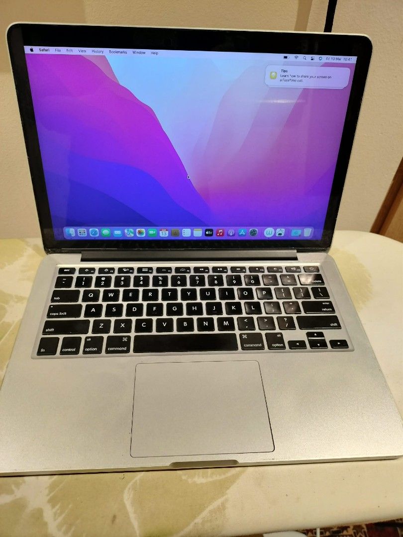 Apple MacBook Pro - Silver405919076818636800