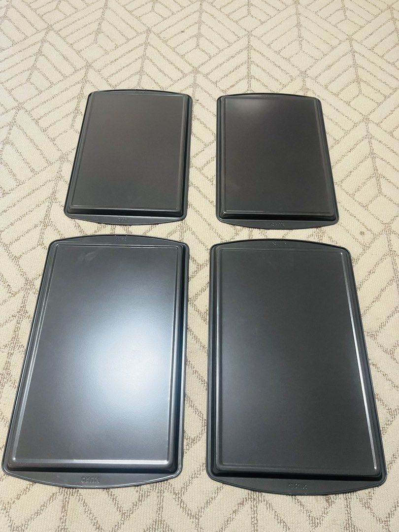 Assorted Baking Pans - Farberware,Crux brand (Category: Bakeware) located in Subic. Submitted by mr_niceguy001 (Listing ID 1427771620, Image 2). Description: (Galing USA Farberware and Crux brand) Bnew 1,450 pesos Collection of baking pans in various sizes and shapes. Includes rectangular baking sheets, square and round cake pans, and muffin tins. Some pans have a copper-colored finish, while others are silver or black. Brands include Farberware,