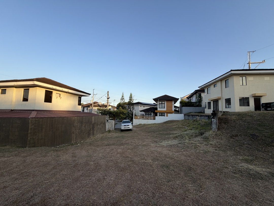Avida Southgrove Estates LOT ONLY (Category: Lot) located in Las Pinas. Submitted by biatster (Listing ID 1143327346, Image 3). Description: Lot Area 276sqm AVIDA SOUTHGROVE ESTATES Avida Southgrove Estate is private, gated, fully fenced community with 24 hour security located at Molino Paliparan Road Bacoor Cavite. It is designed with retail and commercial establishments within reach, transportation facilities and shuttles, cable and phone facil