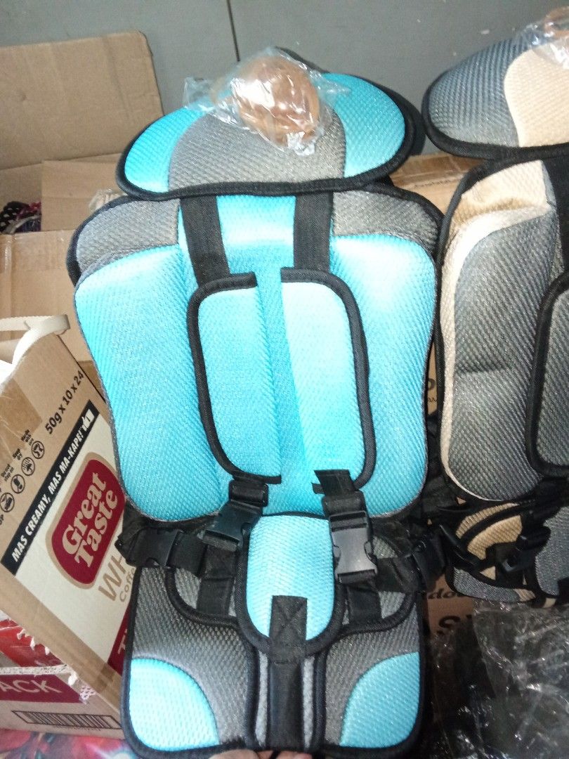 Baby Car Seat with Headrest (Category: Car Seats) located in Las Pinas. Submitted by mommys_koleksyon011 (Listing ID 1427753556, Image 1). Description: bundle safety car seat pede sa upuan pede sa stroller may Kasama pacifier may lagayan and chain.