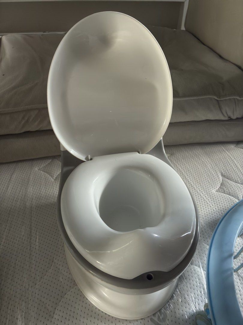 Baby Potty Training Toilet (Category: Toilet Training) located in Angeles City. Submitted by honeybowteek23 (Listing ID 1427684165, Image 2). Description: Potty trainer for kids 500 no issue no damage .