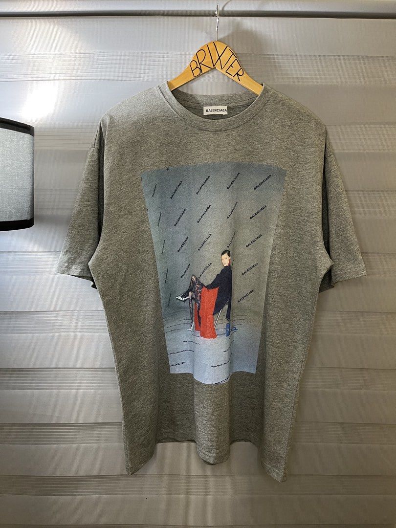 BALENCIAGA PHOTOSHOOT OVERSIZED (Category: Tshirts & Polo Shirts ) located in Davao. Submitted by ru_briks (Listing ID 1427779446, Image 1). Description: 📌BALENCIAGA PHOTOSHOOT OVERSIZED SIZE MEDIUM ON TAG BEST FIT LARGE WIDTH 23, LENGTH 29 AS NEW CONDITION COLOR RATE 10/10 NO ISSUE READY TO WEAR DM if interested📩.