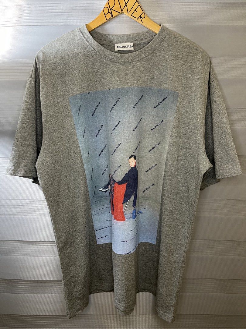 BALENCIAGA PHOTOSHOOT OVERSIZED (Category: Tshirts & Polo Shirts ) located in Davao. Submitted by ru_briks (Listing ID 1427779446, Image 2). Description: 📌BALENCIAGA PHOTOSHOOT OVERSIZED SIZE MEDIUM ON TAG BEST FIT LARGE WIDTH 23, LENGTH 29 AS NEW CONDITION COLOR RATE 10/10 NO ISSUE READY TO WEAR DM if interested📩.