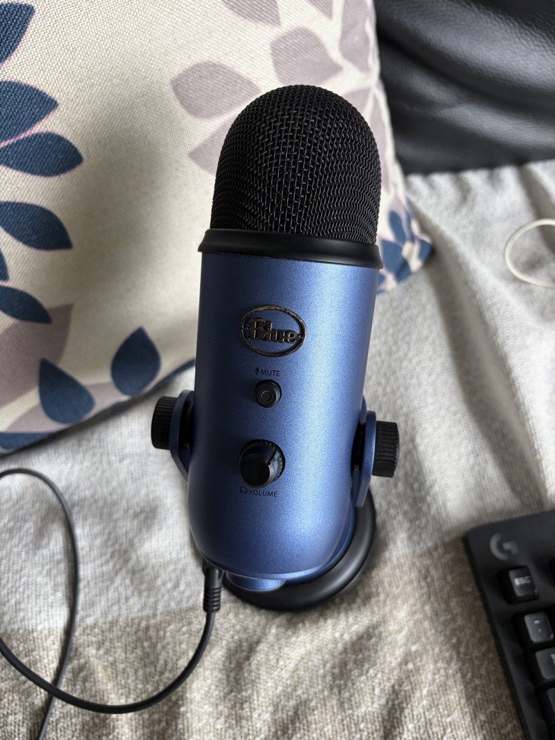 Blue Yeti USB Microphone - Blue405027603213854720