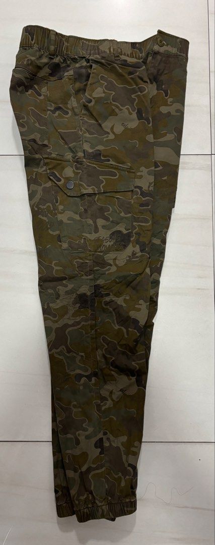 Bossini Camouflage Cargo Pants - Size M (Category: Joggers) located in Quezon City. Submitted by edether (Listing ID 1427663239, Image 3). Description: Waist - 32-33in Length- 40in If you see it posted, it’s available. Last price and details are posted. No reply means not interested. We are limited by the app on the number of replies we can make. Thank you for understanding. Location is Cubao, QC. Add for shipping. .