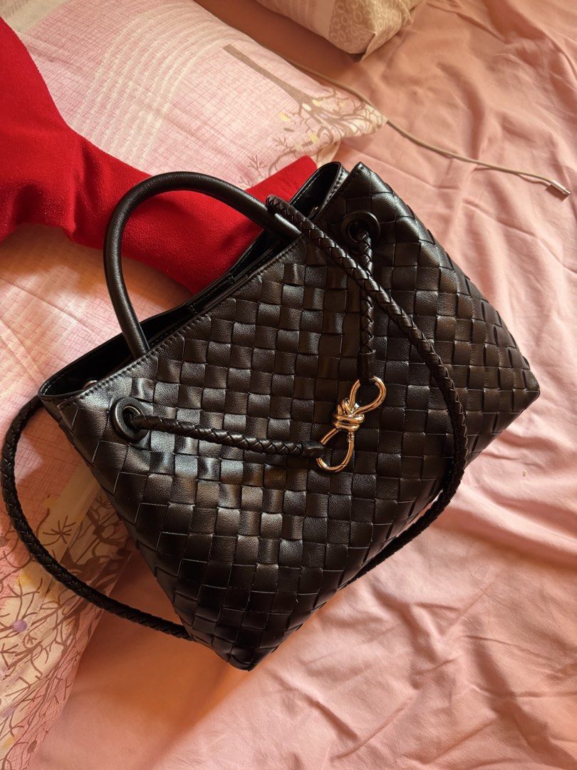 Bottega Veneta Andiamo in Silver Hardware (Category: Luxury Bags & Wallets) located in Cabuyao City. Submitted by patitay.osa (Listing ID 1425433280, Image 2). Description: Please message me for more photos. Thank you! Made with real leather & does not have a logo.