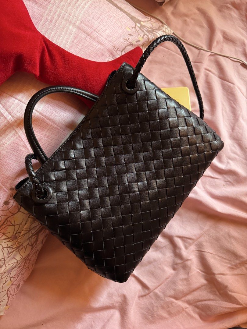 Bottega Veneta Andiamo in Silver Hardware (Category: Luxury Bags & Wallets) located in Cabuyao City. Submitted by patitay.osa (Listing ID 1425433280, Image 3). Description: Please message me for more photos. Thank you! Made with real leather & does not have a logo.