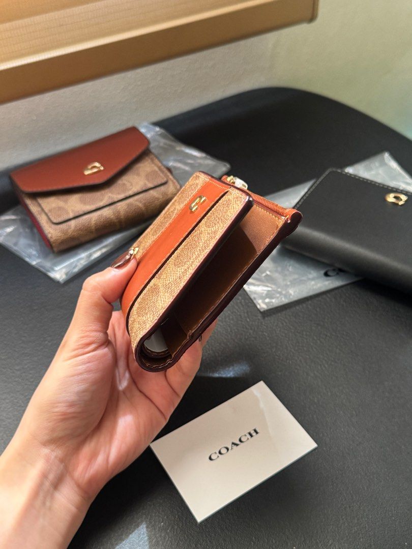 Brandnew Coach Essential Slim Bifold (Category: Luxury Bags & Wallets) located in Caloocan City. Submitted by pocketstyle (Listing ID 1427644903, Image 3). Description: 100% original Money back guaranteed Retail item.