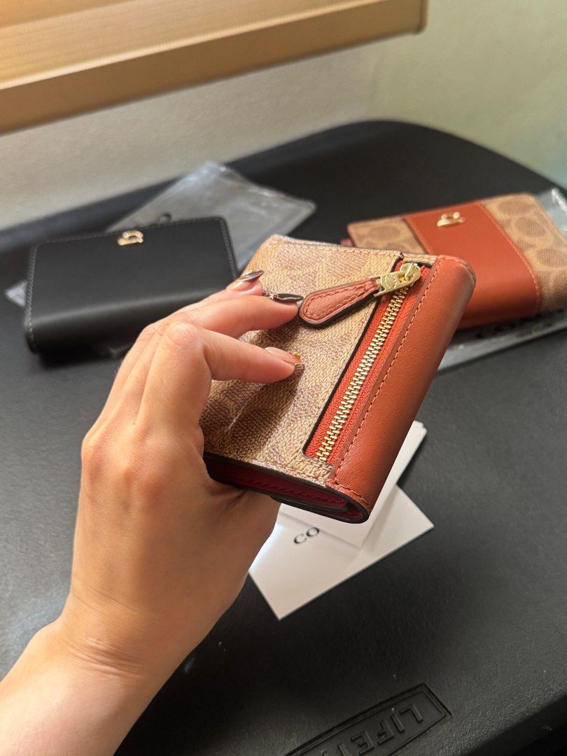 Brandnew Coach Wyn Trifold Wallet (Category: Luxury Bags & Wallets) located in Caloocan City. Submitted by pocketstyle (Listing ID 1427645125, Image 2). Description: 100% original Money back guaranteed.