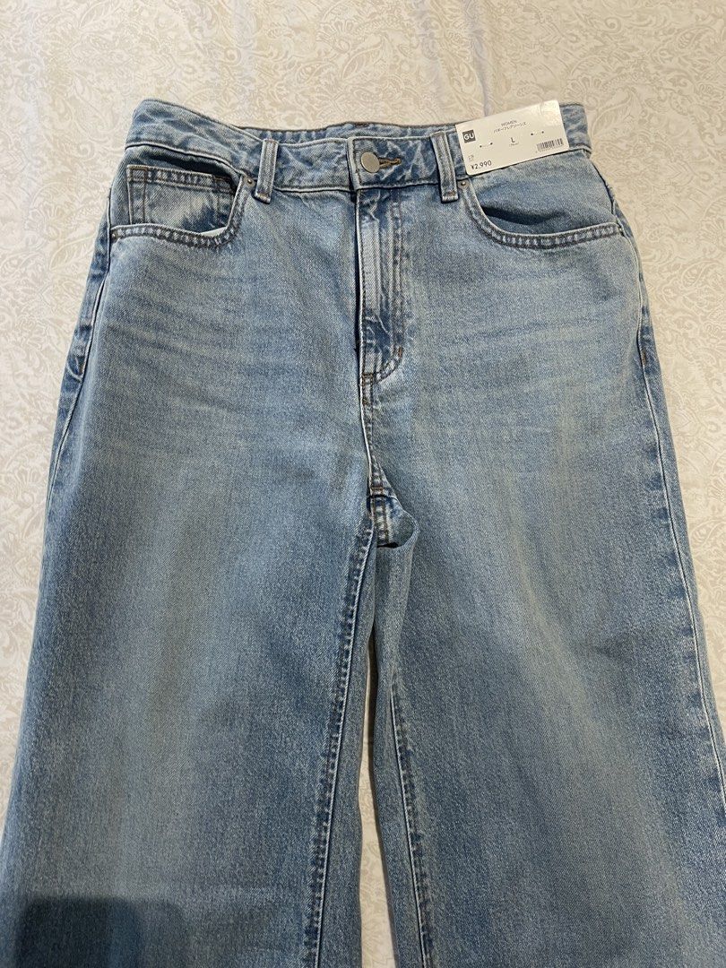 Brandnew GU Baggy Flared Jeans (Category: Jeans) located in Pasig City. Submitted by ramallari (Listing ID 1427652197, Image 2). Description: Brandnew GU Baggy Flared Jeans Light Blue Size Large RFS: Wrong Size.