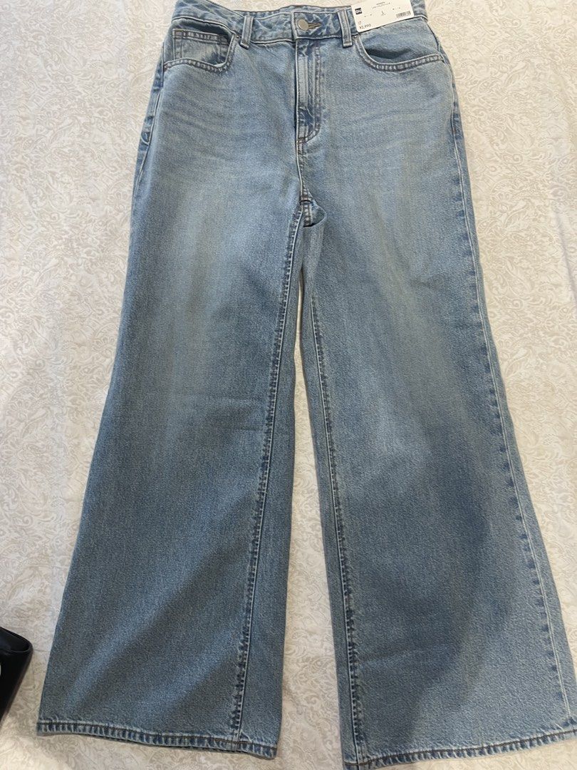 Brandnew GU Baggy Flared Jeans (Category: Jeans) located in Pasig City. Submitted by ramallari (Listing ID 1427652197, Image 1). Description: Brandnew GU Baggy Flared Jeans Light Blue Size Large RFS: Wrong Size.