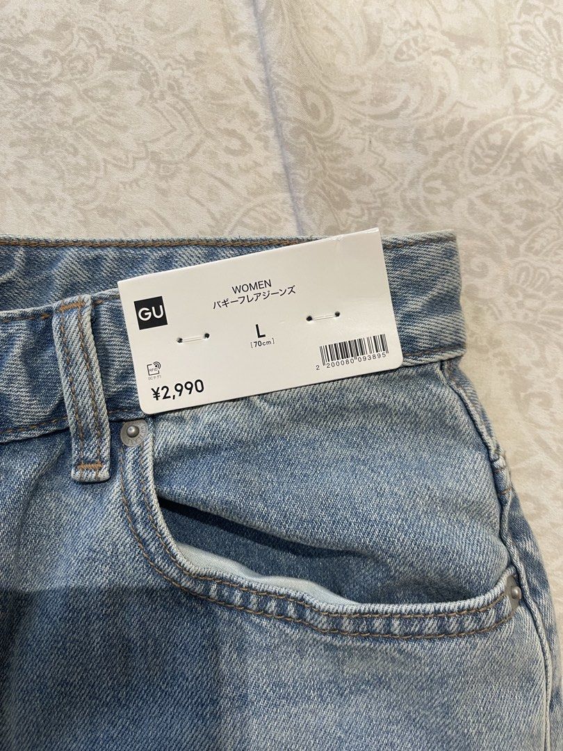 Brandnew GU Baggy Flared Jeans (Category: Jeans) located in Pasig City. Submitted by ramallari (Listing ID 1427652197, Image 3). Description: Brandnew GU Baggy Flared Jeans Light Blue Size Large RFS: Wrong Size.