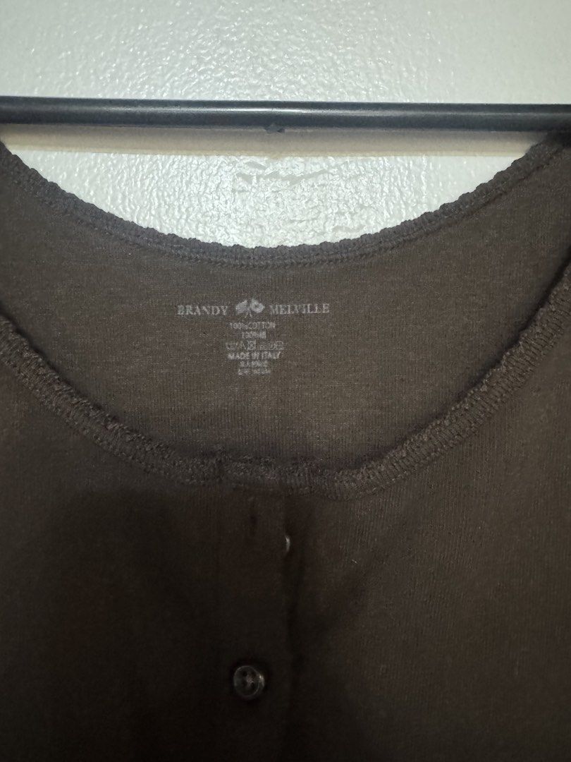 Brandy Melville Brown Tank Top (Category: Sleeveless) located in Muntinlupa City. Submitted by izzie19 (Listing ID 1427702093, Image 3). Description: Brown brandy tank top, never worn, in perfect condition. Soft and flattering fit, easy to style for both casual and dressed-up looks. No flaws or signs of use. Price is still negotiable! ☺️.