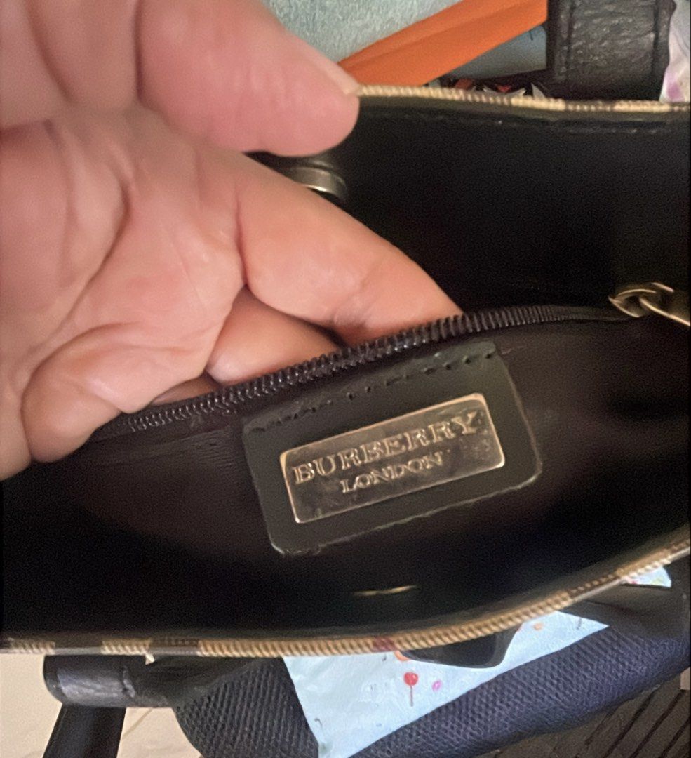 Burberry London Checkered Tote Bag (Category: Luxury Bags & Wallets) located in Tuguegarao City. Submitted by bashapopoy87681 (Listing ID 1427648320, Image 2). Description: Authentic Burberry London tote bag. Features the classic checkered pattern with black leather handles. The interior includes a small pocket with a Burberry London label. A stylish and functional bag for everyday use..