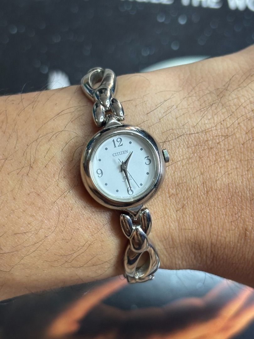 CITIZEN FILL QUARTZ BRACELET – CLASSIC ELEGANT (Category: Luxury Watches) located in Mandaue City. Submitted by nippon-finds (Listing ID 1427714769, Image 2). Description: Brand/Model: Citizen Quartz Case Size: approx. 20mm Year: 1990s Material: Silver tone Details: Jewelry-style bracelet, white dial with Arabic numerals, quartz movement Condition: Good condition, fully working Price: ₱2,000 Meet-up: IT Park Cebu (weekdays), SM JMall Mandaue (wee