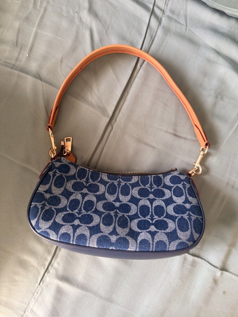 Coach Denim Shoulder Bag (Category: Luxury Bags & Wallets) located in Cainta. Submitted by kitskit (Listing ID 1427684605, Image 2). Description: - msg me for more deets - made in Vietnam.