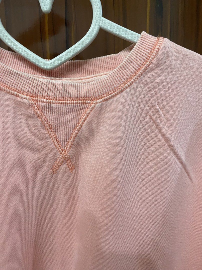 Cotton On XS Peach Oversized Sweatshirt (Category: Longsleeves) located in Pateros City. Submitted by downsizin (Listing ID 1427648070, Image 2). Description: Size xs on tag but can fit up to XL body frame Peach-colored sweatshirt from Cotton On. It features a crew neck and short sleeves. The size is XS. The sweatshirt has a stitched detail on the neckline and down the back. Made in China..