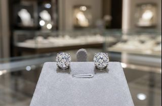 (Category: ) located in . Submitted by diamondmanorsingapore (Listing ID 1427719054, Image 1). Description: .
