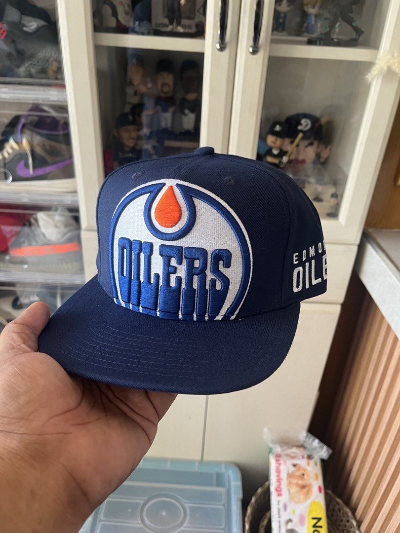 Edmonton Oilers Cap (Category: Caps & Hats) located in Pinamalayan. Submitted by chay0921 (Listing ID 1427739387, Image 1). Description: .