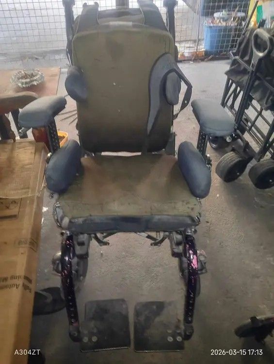 Heavy duty Wheelchair (Category: Wheelchairs) located in Bulacan. Submitted by tinybutmightyyroh (Listing ID 1427657105, Image 1). Description: heavy duty wheelchair with armrests and footrests. Features a padded seat and backrest. The wheelchair has a dark-colored frame and wheels. .