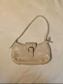 (Category: ) located in . Submitted by thriftluvsss (Listing ID 1427740847, Image 1). Description: .