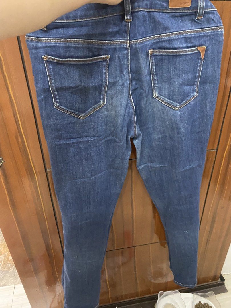 Gloria Flared Jeans Size 27 (Category: Jeans) located in Pateros City. Submitted by downsizin (Listing ID 1427647816, Image 3). Description: Medida Size 30 inches waist, 36 inches length Dark blue denim jeans from Gloria. Features a frayed hem detail at the waist. Has two front pockets and two back pockets. The size is 27. The jeans have a classic five-pocket design and a straight leg cut. The back of the jeans has a leather patch with the brand 