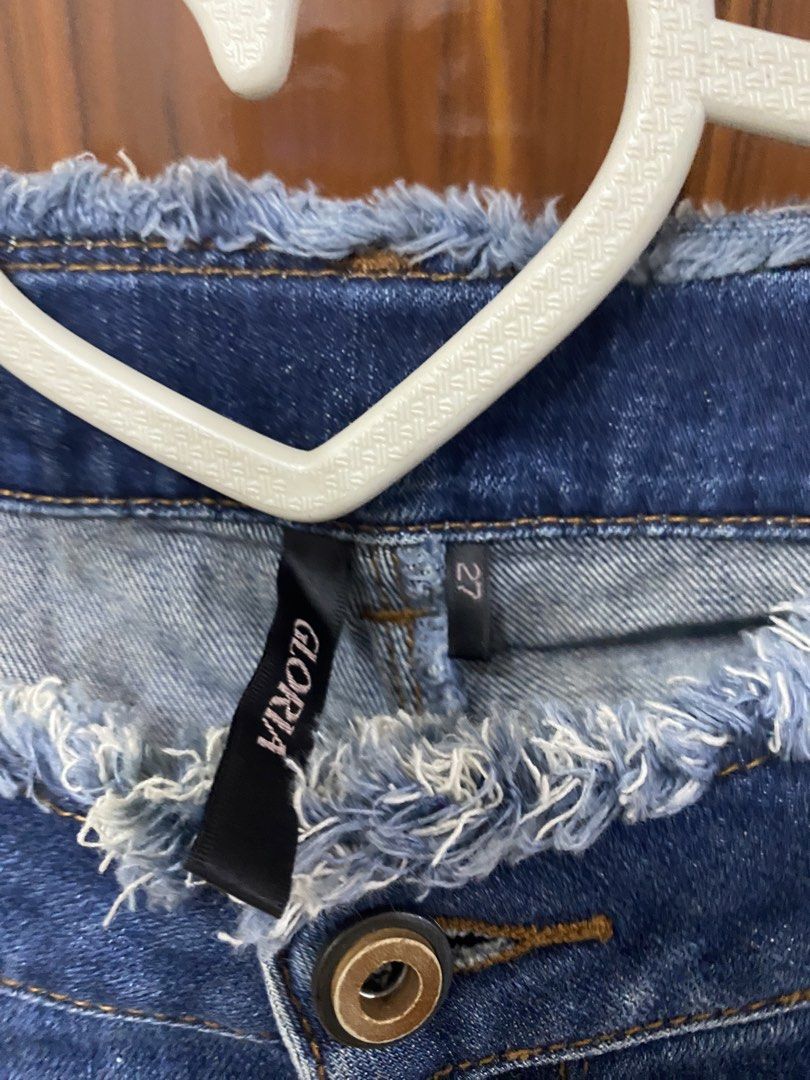Gloria Flared Jeans Size 27 (Category: Jeans) located in Pateros City. Submitted by downsizin (Listing ID 1427647816, Image 2). Description: Medida Size 30 inches waist, 36 inches length Dark blue denim jeans from Gloria. Features a frayed hem detail at the waist. Has two front pockets and two back pockets. The size is 27. The jeans have a classic five-pocket design and a straight leg cut. The back of the jeans has a leather patch with the brand 