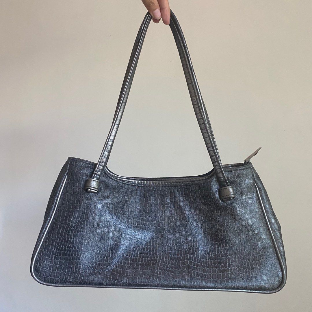 Grey Crocodile-Embossed Shoulder Bag (Category: Shoulder Bags) located in Lubao. Submitted by un.knowingly (Listing ID 1427663369, Image 1). Description: RFS: decluttering .