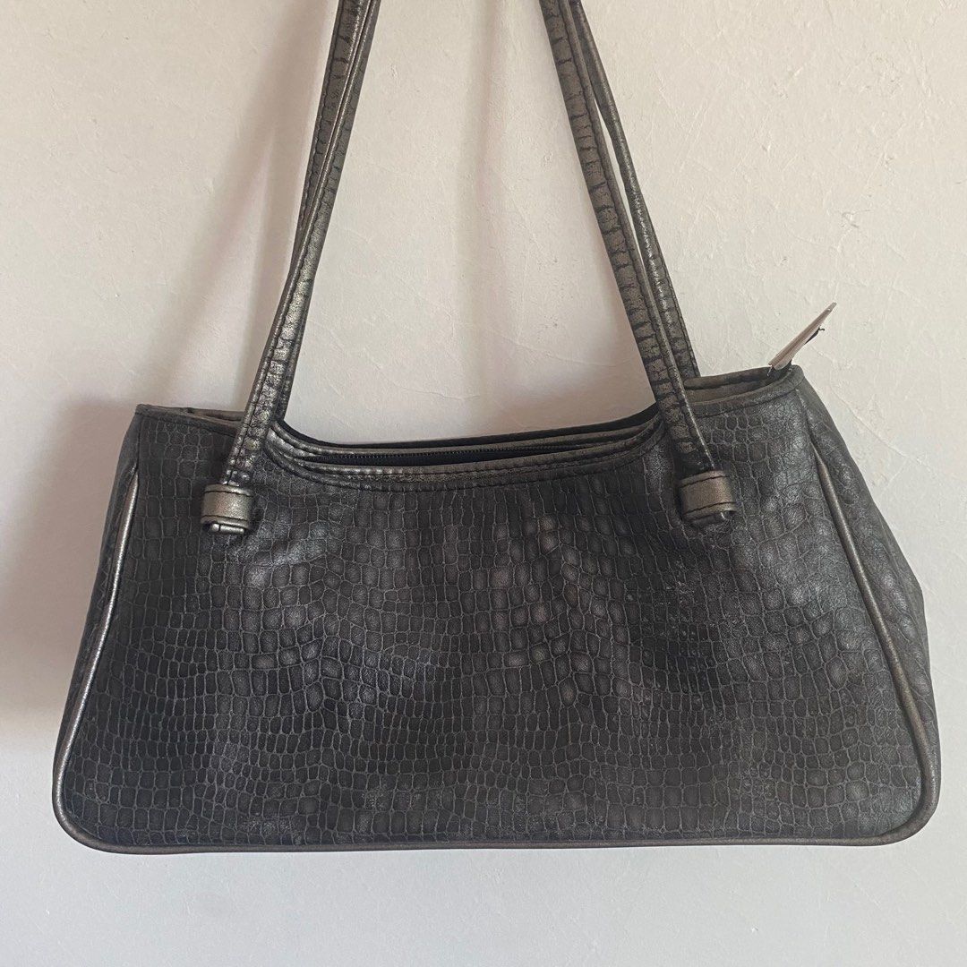 Grey Crocodile-Embossed Shoulder Bag (Category: Shoulder Bags) located in Lubao. Submitted by un.knowingly (Listing ID 1427663369, Image 3). Description: RFS: decluttering .