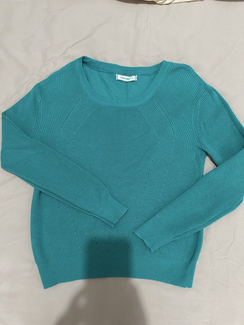 GTW Urban Teal Sweater - Size M (Category: Coats, Jackets and Outerwear) located in Antipolo. Submitted by decluttertosave (Listing ID 1427757988, Image 1). Description: .