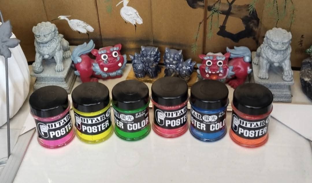 Guitar Poster Color Paint Set (Category: Art & Prints) located in Guiguinto. Submitted by ambershelb75728 (Listing ID 1427640832, Image 2). Description: Set includes six jars of Guitar Poster Color paint. The colors are pink, yellow, green, red, blue, and orange. Each jar has a black lid and is labeled with the brand name. The paint is contained in a cardboard box for easy storage and transport..