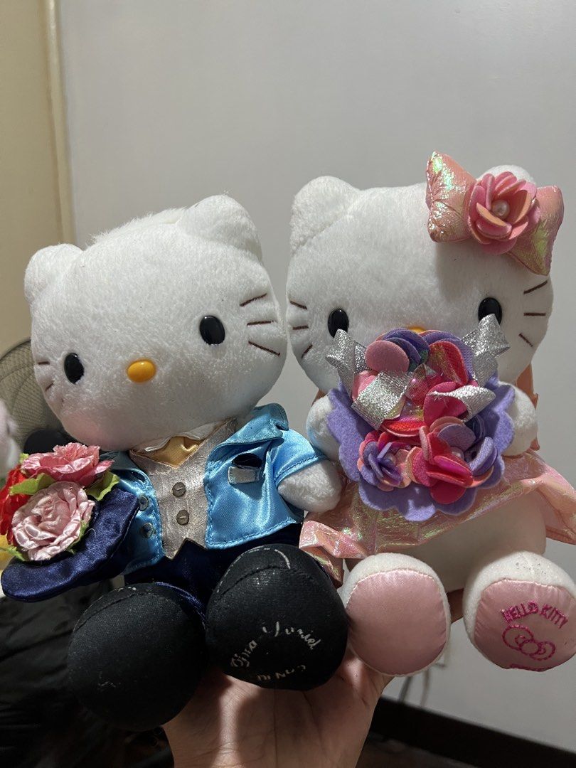 Hello Kitty Wedding Couple Plush Dolls (Category: Plushies & Soft Toys) located in Manila. Submitted by cookiecreammm (Listing ID 1427769247, Image 1). Description: bundle 280 Issue: Expired leather.