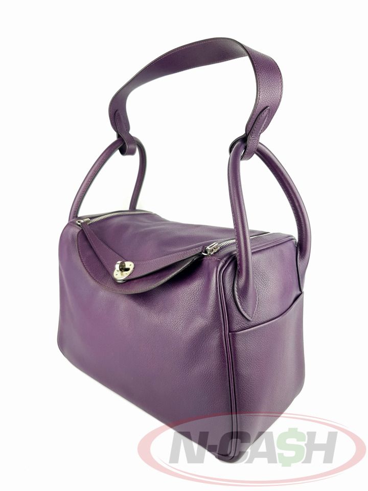 Hermes Lindy 30 Anemone Evercolor PHW (Category: Luxury Bags & Wallets) located in Makati City. Submitted by luxury_by_ncash_2 (Listing ID 1427678997, Image 3). Description: N-Cash Pawnshop "Instant Cash for Bags, Watches, Cars, and Electronics" https://www.ncash-pawnshop-philippines.com/ Hermes Lindy 30 Anemone Evercolor PHW PRE-OWNED Brand: HERMES Measures: 11.8″ L x 7.5″ H x 5.9″ D (approx) 4.25″ Double Handle Drop 12″ Strap Drop Made in Franc