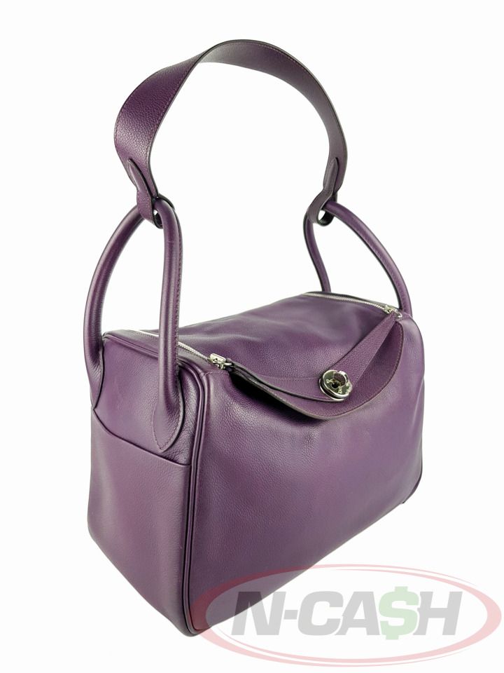 Hermes Lindy 30 Anemone Evercolor PHW (Category: Luxury Bags & Wallets) located in Makati City. Submitted by luxury_by_ncash_2 (Listing ID 1427678997, Image 2). Description: N-Cash Pawnshop "Instant Cash for Bags, Watches, Cars, and Electronics" https://www.ncash-pawnshop-philippines.com/ Hermes Lindy 30 Anemone Evercolor PHW PRE-OWNED Brand: HERMES Measures: 11.8″ L x 7.5″ H x 5.9″ D (approx) 4.25″ Double Handle Drop 12″ Strap Drop Made in Franc