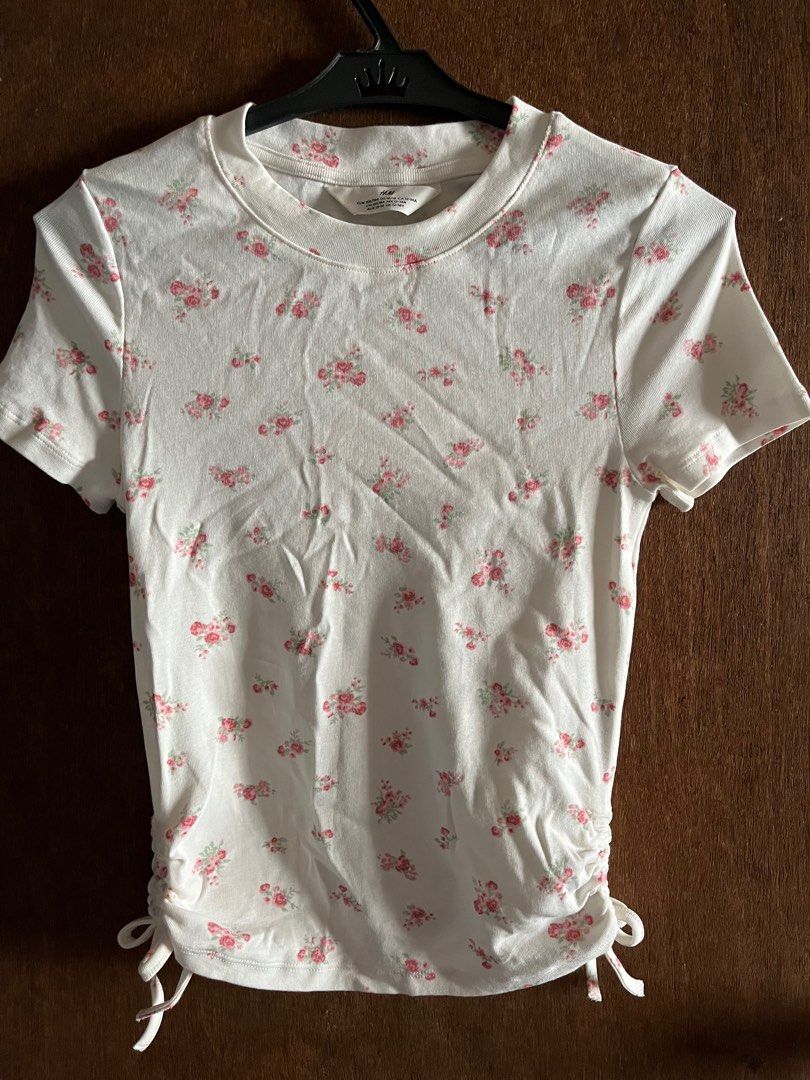 H&M cream floral top (Category: Shirts) located in Bulacan. Submitted by mauchiko (Listing ID 1427649644, Image 1). Description: Can fit xs to small body frame.