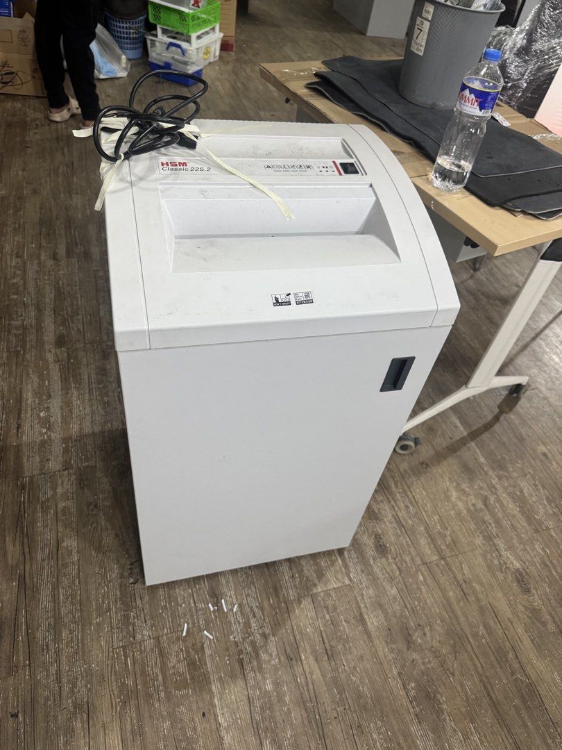 HSM Classic 226.2 Paper Shredder (Category: Office & Business Technology) located in Manila. Submitted by marquezpa52205 (Listing ID 1427777739, Image 1). Description: .