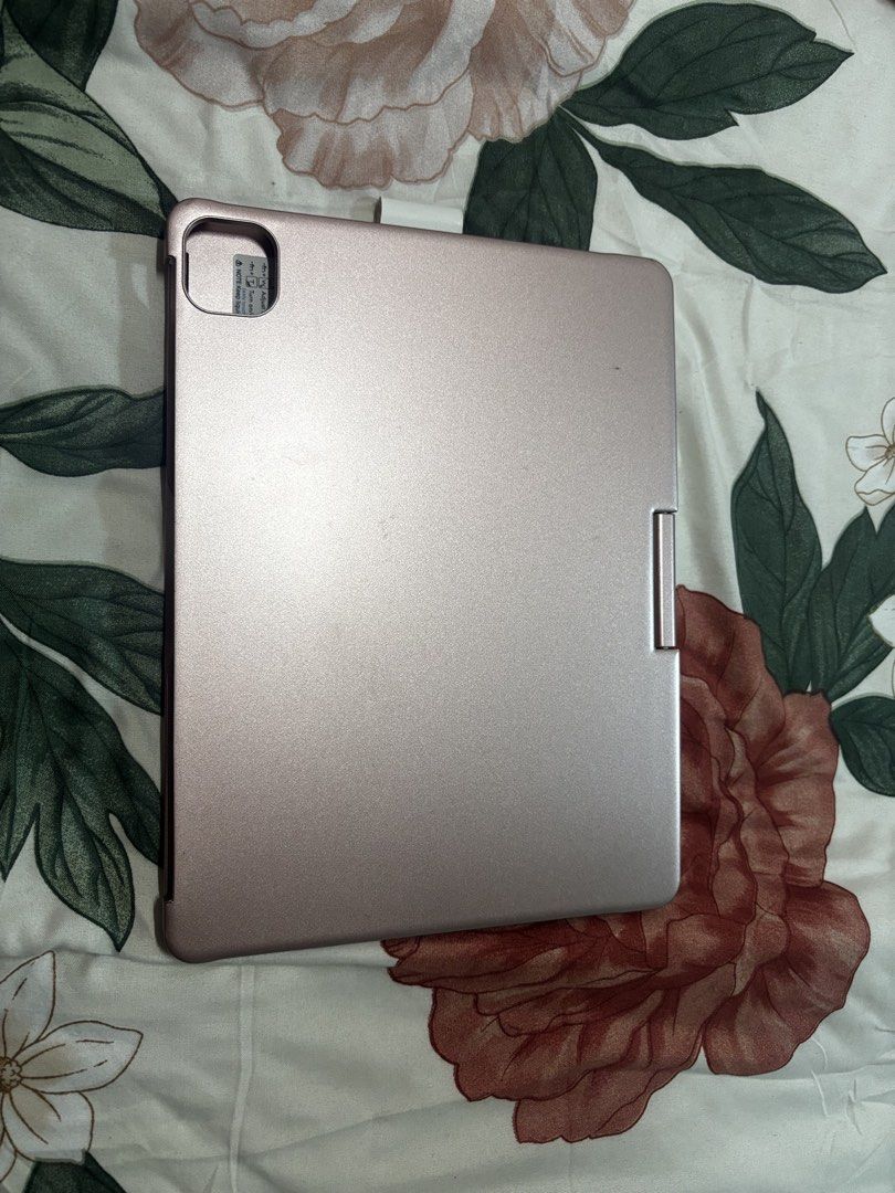 Ipad Case with Bluetooth Keyboard and Trackpad (Category: Cases & Sleeves) located in Manila. Submitted by numee (Listing ID 1427770645, Image 3). Description: No major flaws, just needs a little bit of cleaning. Slightly used, good for students, both the keyboard and the trackpad are very responsive. For Ipad Pro 11-inch 2020/2021/2022. Bought this for PHP 2,500, price is negotiable but not accepting offers lower than PHP 1,000. Lalamove deliver