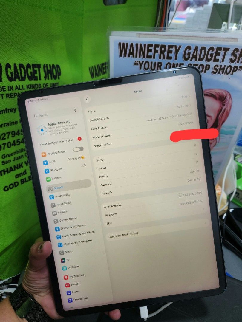 iPad Pro (12.9-inch) (4th Generation ) 256gb (Category: iPad) located in San Juan City. Submitted by wainefreygadgetshop (Listing ID 1427712215, Image 2). Description: iPad Pro (12.9-inch) (4th Generation ) 256gb ALL GOODS AT WORKING NO REPAIR HISTORY NO HIDDEN ISSUE (ILALAGAY KO PO SA NOTE YUNG HONEST ISSUE) Smooth na smooth padin Gamitin PEDE PANG SCHOOL PEDE PANG OFFICE PEDE SA NAG TITIPID BAWAL SA NAMBABARAT! PASS SA SWAP TAS NAGUGULAT SA ADD
