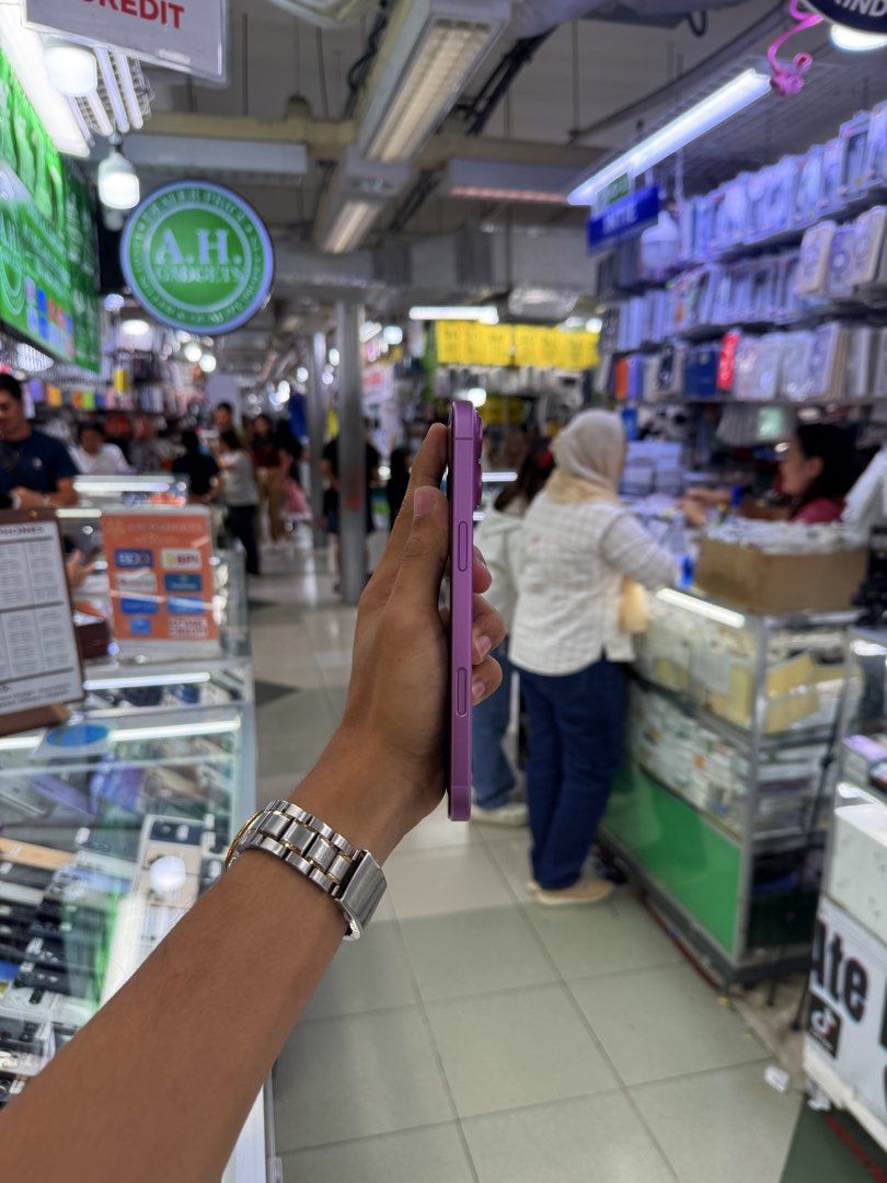 iPhone 16 Plus Pink (Category: iPhone 16 Series) located in Manila. Submitted by carimgadgets (Listing ID 1427756158, Image 2). Description: - iPhone 16 Plus - Pink color - Modern and sleek design - Meetup at V-Mall (Virra Mall), Greenhills.