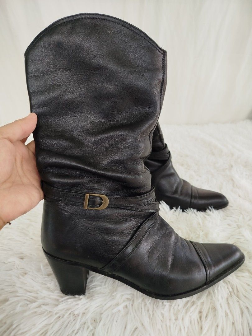 Japan Black Leather Boots 24cm (size 37) (Category: Boots) located in Bulacan. Submitted by amarijapansurplus (Listing ID 1427665747, Image 2). Description: Japan Black Leather Boots 24cm (size 37) 📌as is 📌What u see is what u get 📌First to pay basis 📌Auto pass sa COD iwas scam sa part ko 📌MOP: GCASH 📌MOD: Pick-up, Lalamove (motorcycle) or J&T/Flash Express 📌Loc. Panginay, Balagtas, Bulacan 🇯🇵AMARI Japan Surplus🇯🇵.