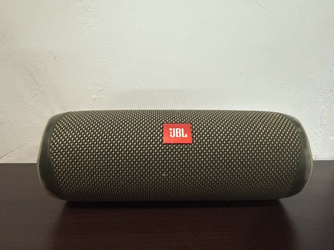 JBL Flip 5 Bluetooth Speaker - Green411498330782453760