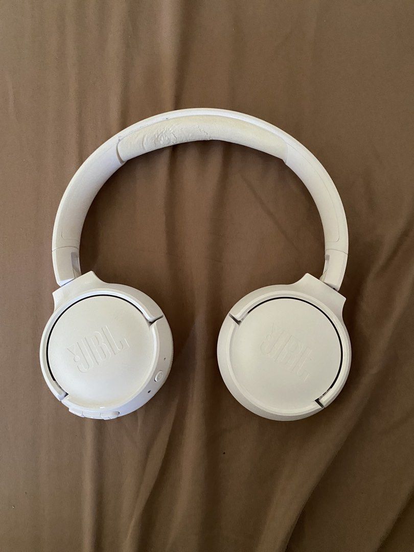 JBL Tune 510BT Wireless Headphones (Category: Headphones & Headsets) located in Pasig City. Submitted by bucci3 (Listing ID 1427695627, Image 1). Description: Antipolo No box but with jbl cable.